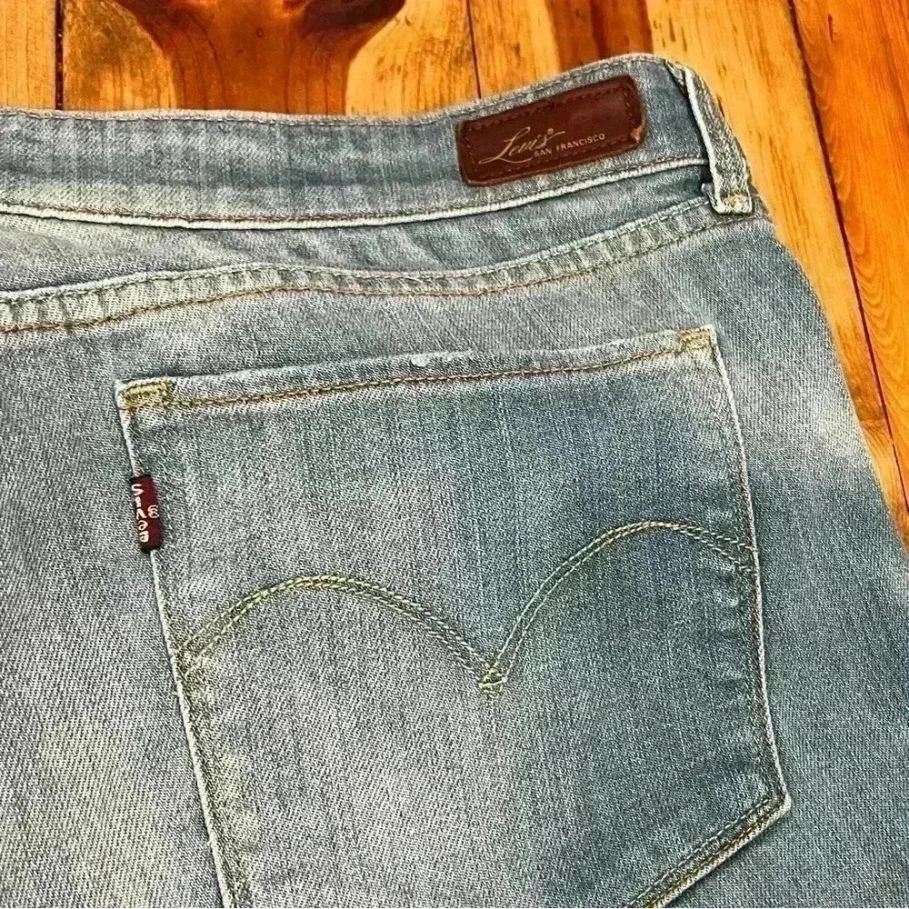 Levi’s San Francisco Demi Curve Light wash Bootcut - Picture 4 of 6